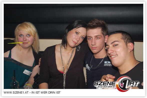 Me and Friend beim Fortgehen - 