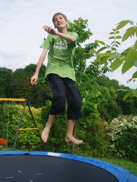 am Trampolin mit Eva und Elias - 