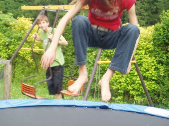 am Trampolin mit Eva und Elias - 