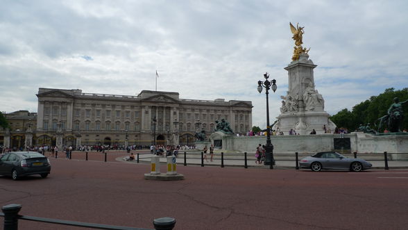 Buckingham Palace - 