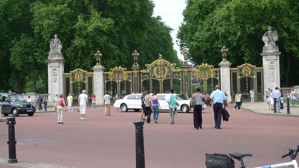 Buckingham Palace - 