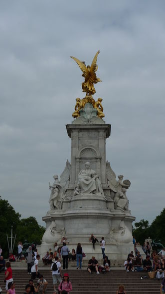 Buckingham Palace - 