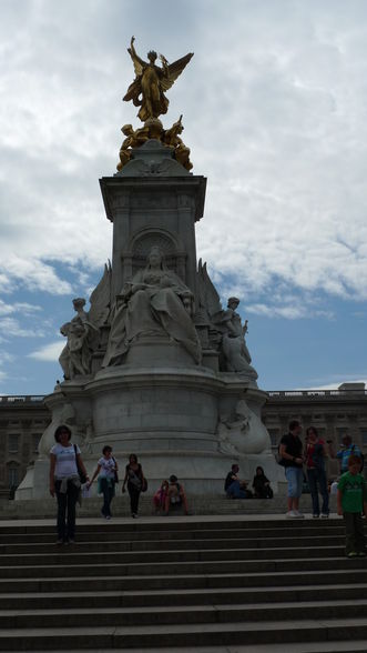 Buckingham Palace - 