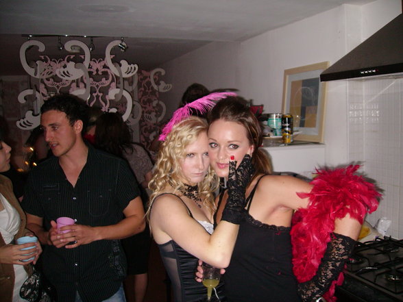 Lara´s moulin rouge Bday PARTEY - 