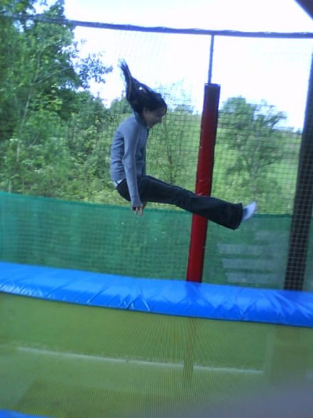 jojo..des shic' trampolin!!! (: - 