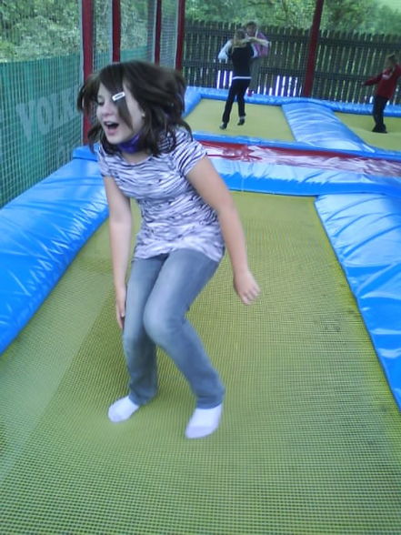 jojo..des shic' trampolin!!! (: - 