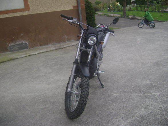 Mei Moped - 