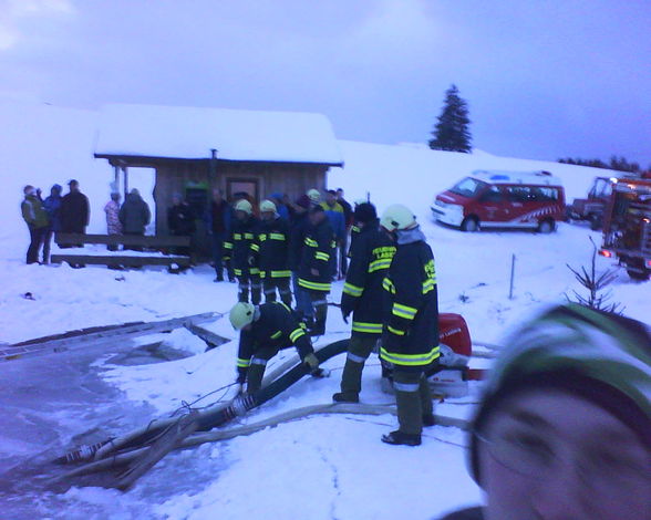 FF- Großeinsatz / Traktor war zu schwer! - 