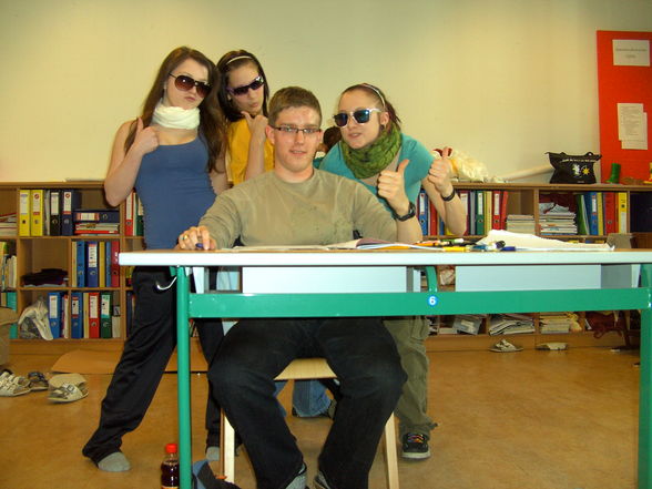 crazy day in the schule =) - 