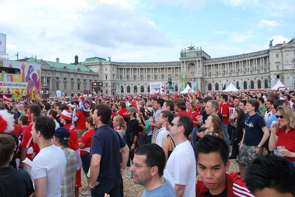 At Fanmeile Heldenplatz - 