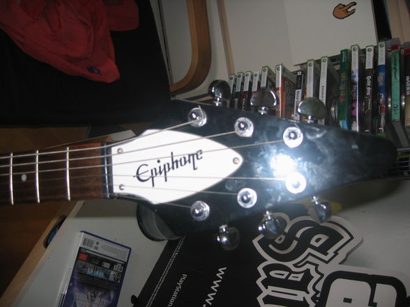 My FavouRite GuiTarr [Flying FUCKING V] - 