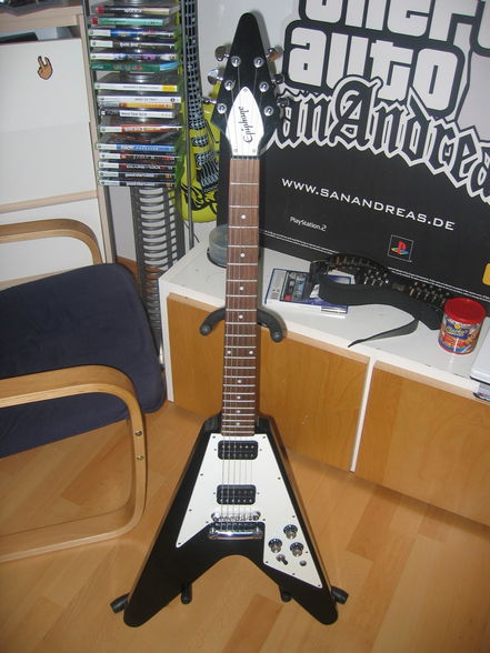 My FavouRite GuiTarr [Flying FUCKING V] - 