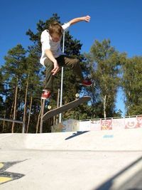 ME SKATEBOARDING - 