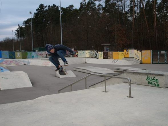 ME SKATEBOARDING - 