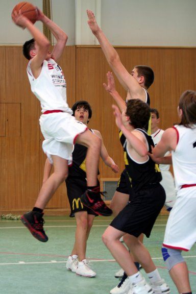 >Basketball - 