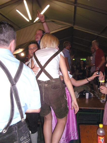 ... LEDERHOSENTREFF ... - 