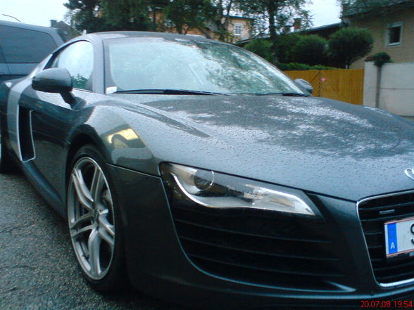 AUDI R8 - 