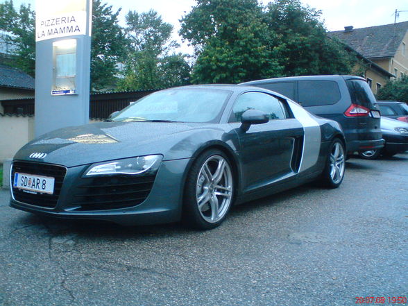 AUDI R8 - 