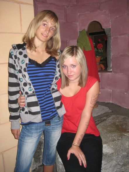 JuLii anD LiiSsY..xD - 