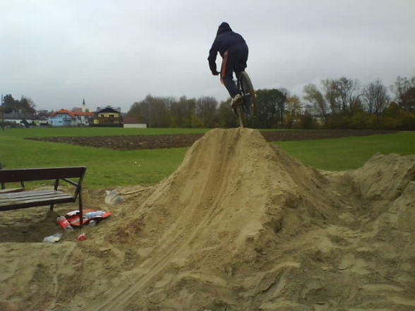 Dirt Jumping in ST.PETER/AU - 