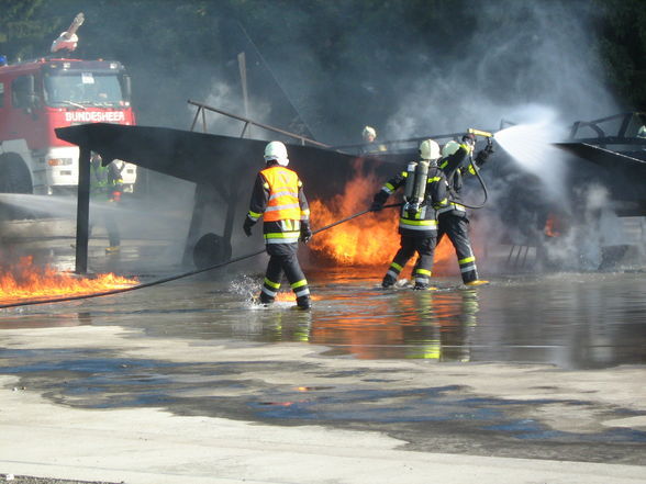 AUSTRIAN AIR FORCE FIRE FIGHTER - 