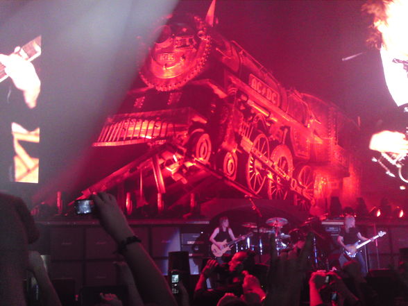 AC/DC in PRAG - 