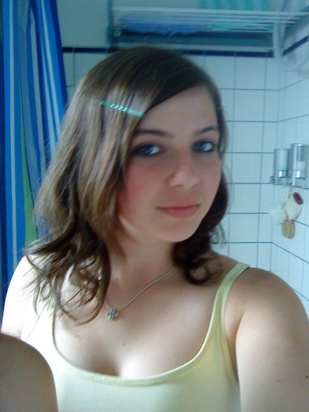 melie mit Locken. - 