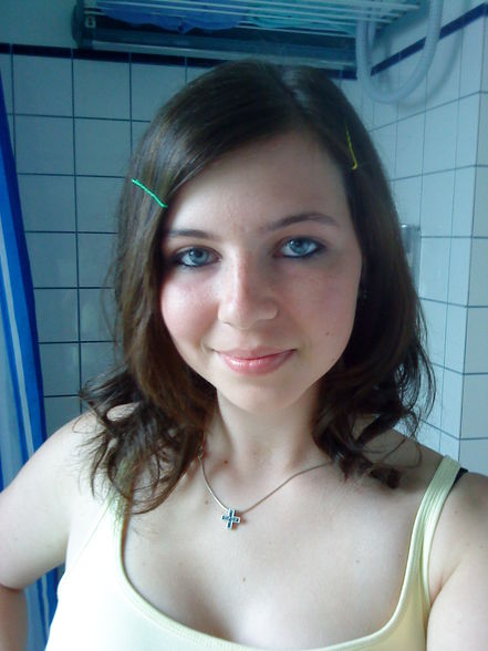 melie mit Locken. - 