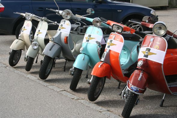 *Vespas* - 