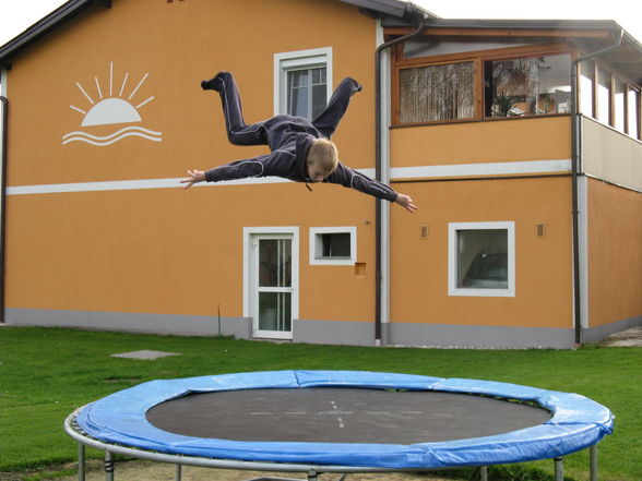 saltos am trampolin - 