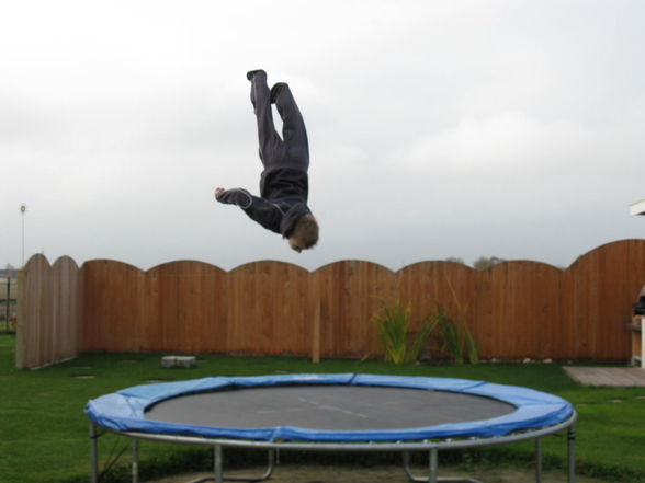 saltos am trampolin - 