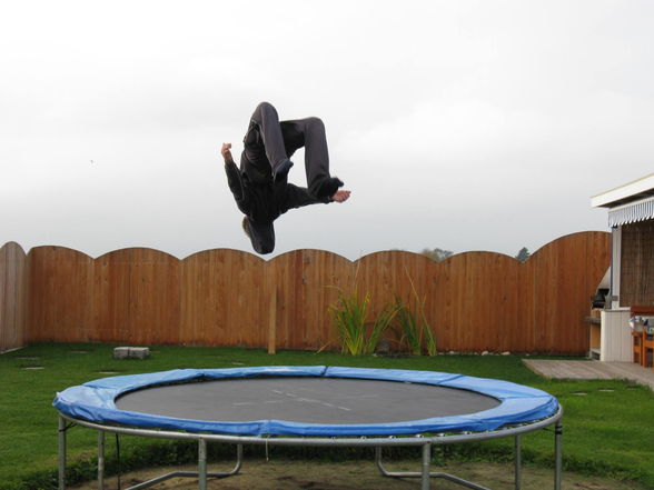 saltos am trampolin - 