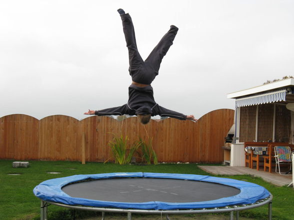 saltos am trampolin - 