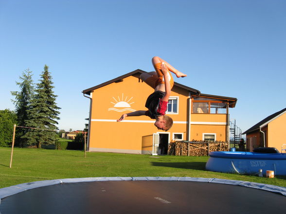 saltos am trampolin - 