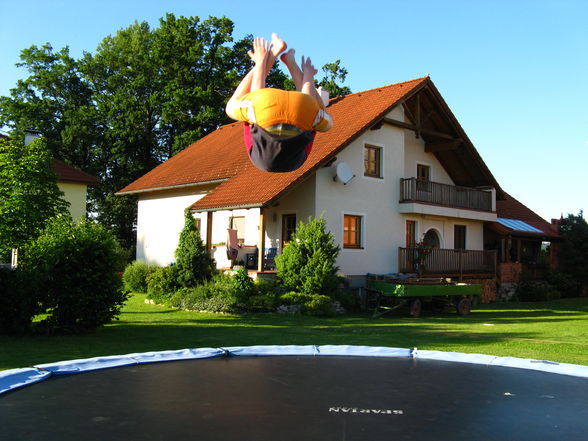 saltos am trampolin - 