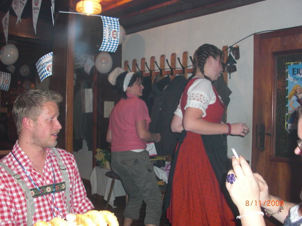 *Dirndl meets Lederhosn* - 