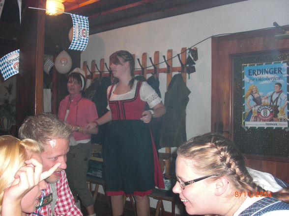 *Dirndl meets Lederhosn* - 