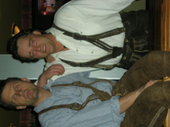 dirndl vs lederhosn 06.03.2010 - 