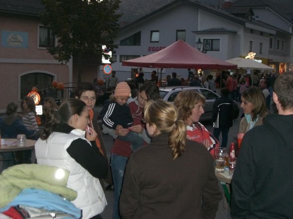 halloween im markt cafe ! coole  party ! - 