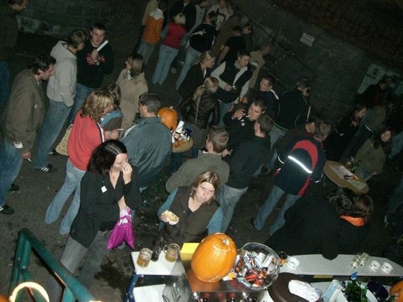 halloween im markt cafe ! coole  party ! - 