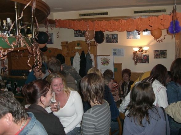 halloween im markt cafe ! coole  party ! - 