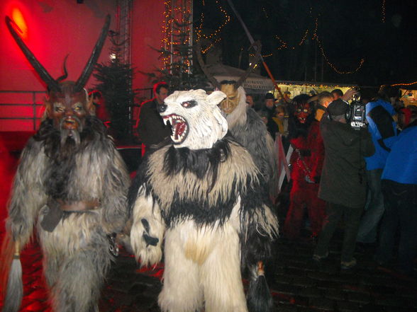 Krampus und Perchtenläufe - 