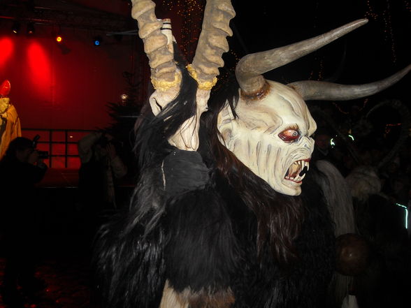 Krampus und Perchtenläufe - 