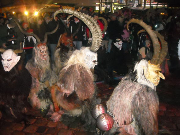 Krampus und Perchtenläufe - 