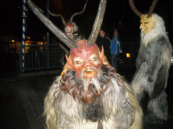 Krampus und Perchtenläufe - 