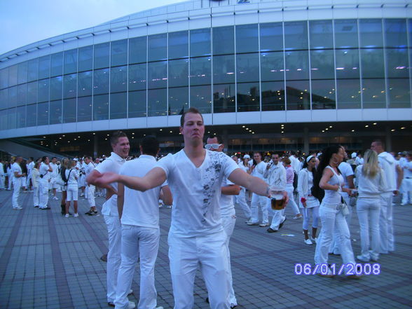 Sensation white Prag 2009 - 