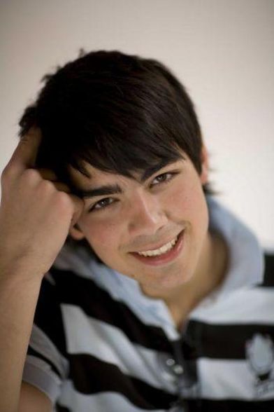 Joe Jonas - 