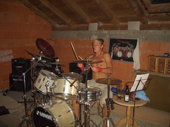 Musi, my Band, just playing drums - 