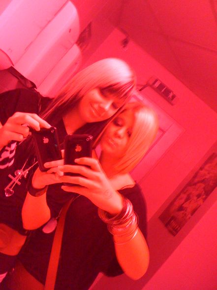 2_hot_Blondiie's :)  - 