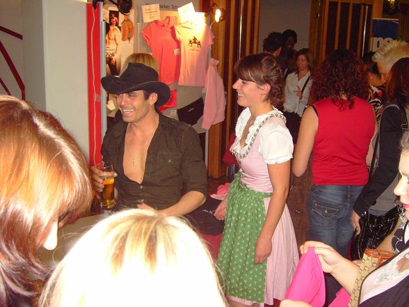 Dirndl-Deluxe bei den Chippendales - 